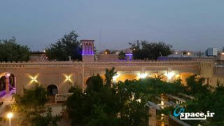 نمای زیبای ساختمان اقامتگاه بوم گردی عمارت انارستون - فردوس - باغشهر اسلامیه