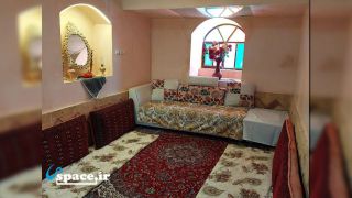 نمای داخلی اتاق نارگل اقامتگاه بوم گردی عمارت انارستون - فردوس - باغشهر اسلامیه
