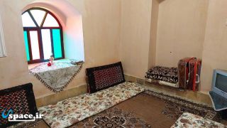 نمای داخلی اتاق نارمیتا اقامتگاه بوم گردی عمارت انارستون - فردوس - باغشهر اسلامیه