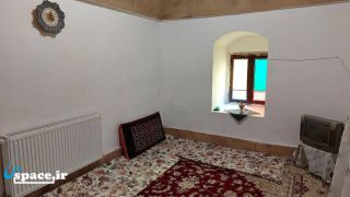 نمای داخلی اتاق نارمیلا اقامتگاه بوم گردی عمارت انارستون - فردوس - باغشهر اسلامیه